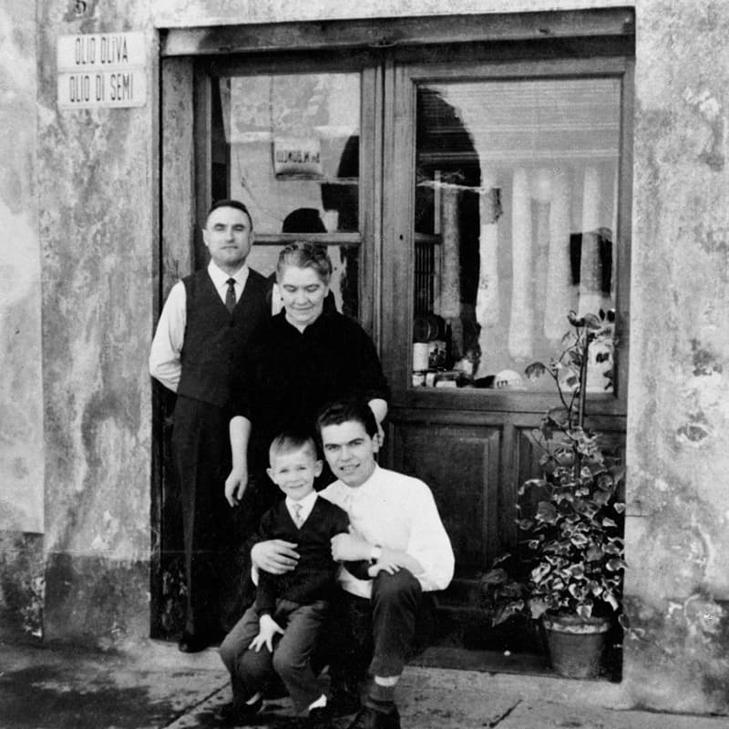 1960 Matteo Brizio, nonno Materìn in una foto di famiglia